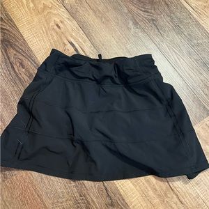 black lululemon skirt